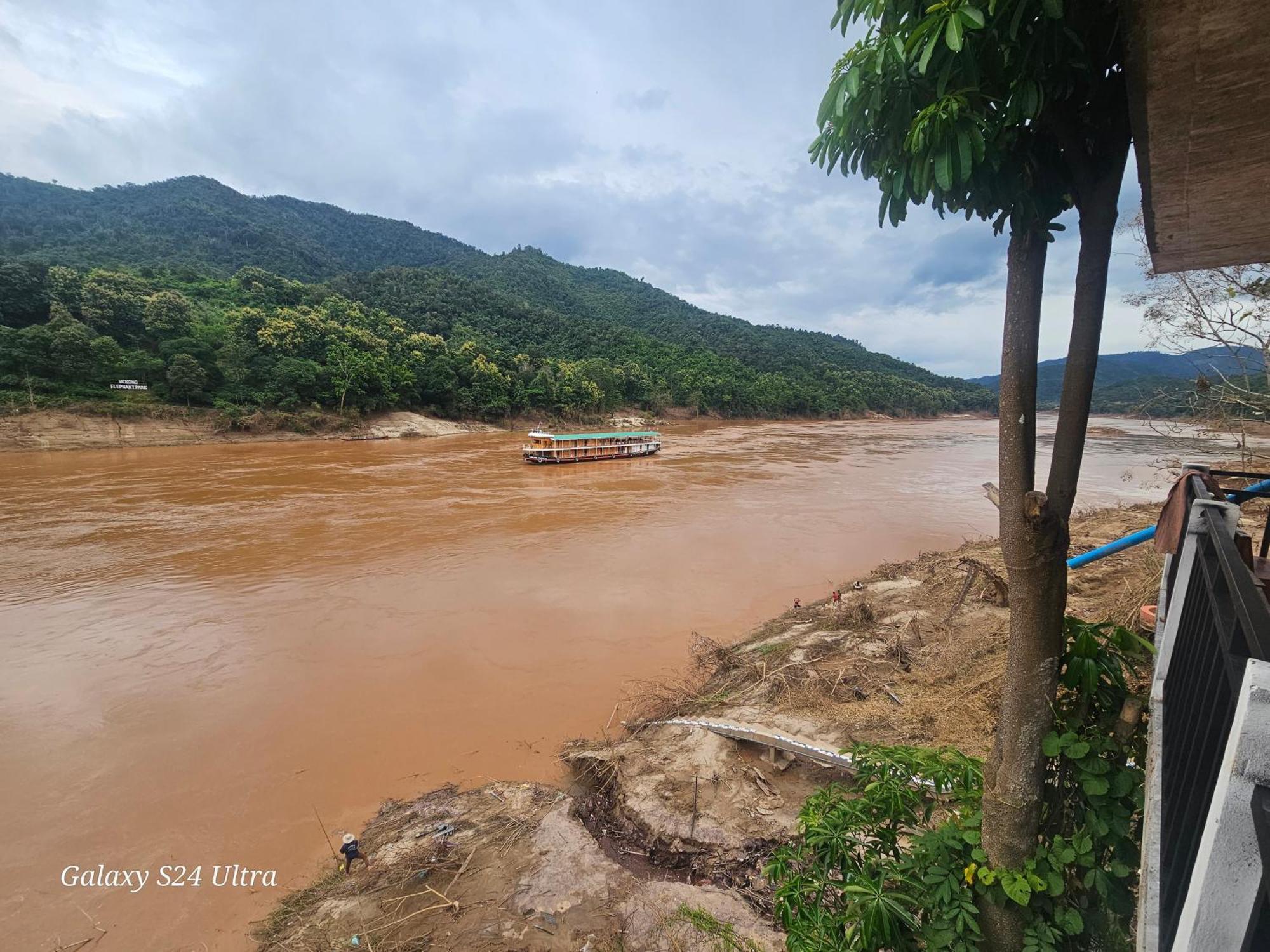 Muang Pakbèng Inn Riverside Hostel Pb מראה חיצוני תמונה