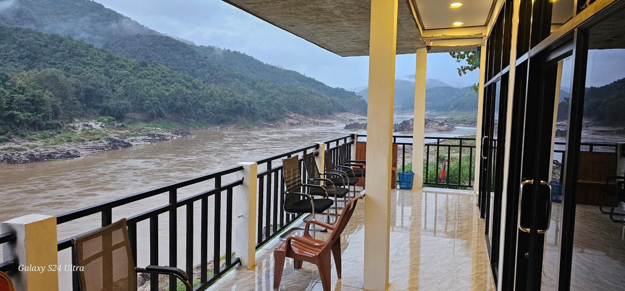 Muang Pakbèng Inn Riverside Hostel Pb מראה חיצוני תמונה