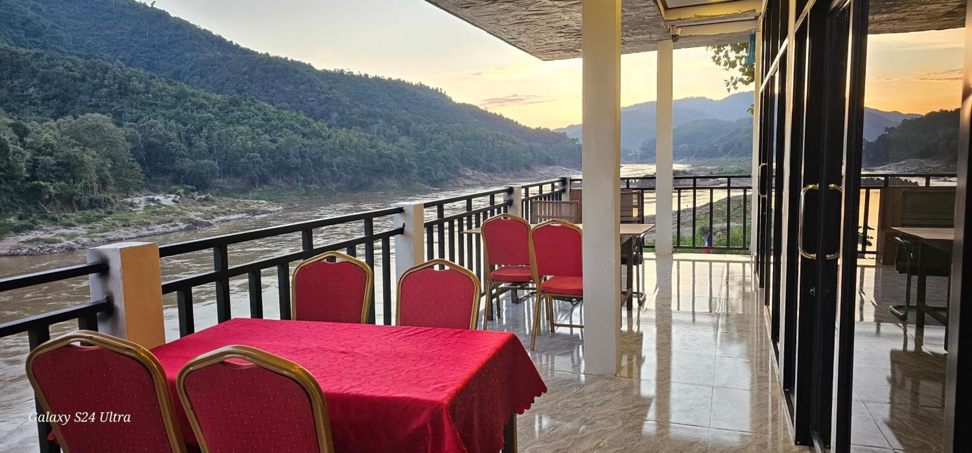 Muang Pakbèng Inn Riverside Hostel Pb מראה חיצוני תמונה