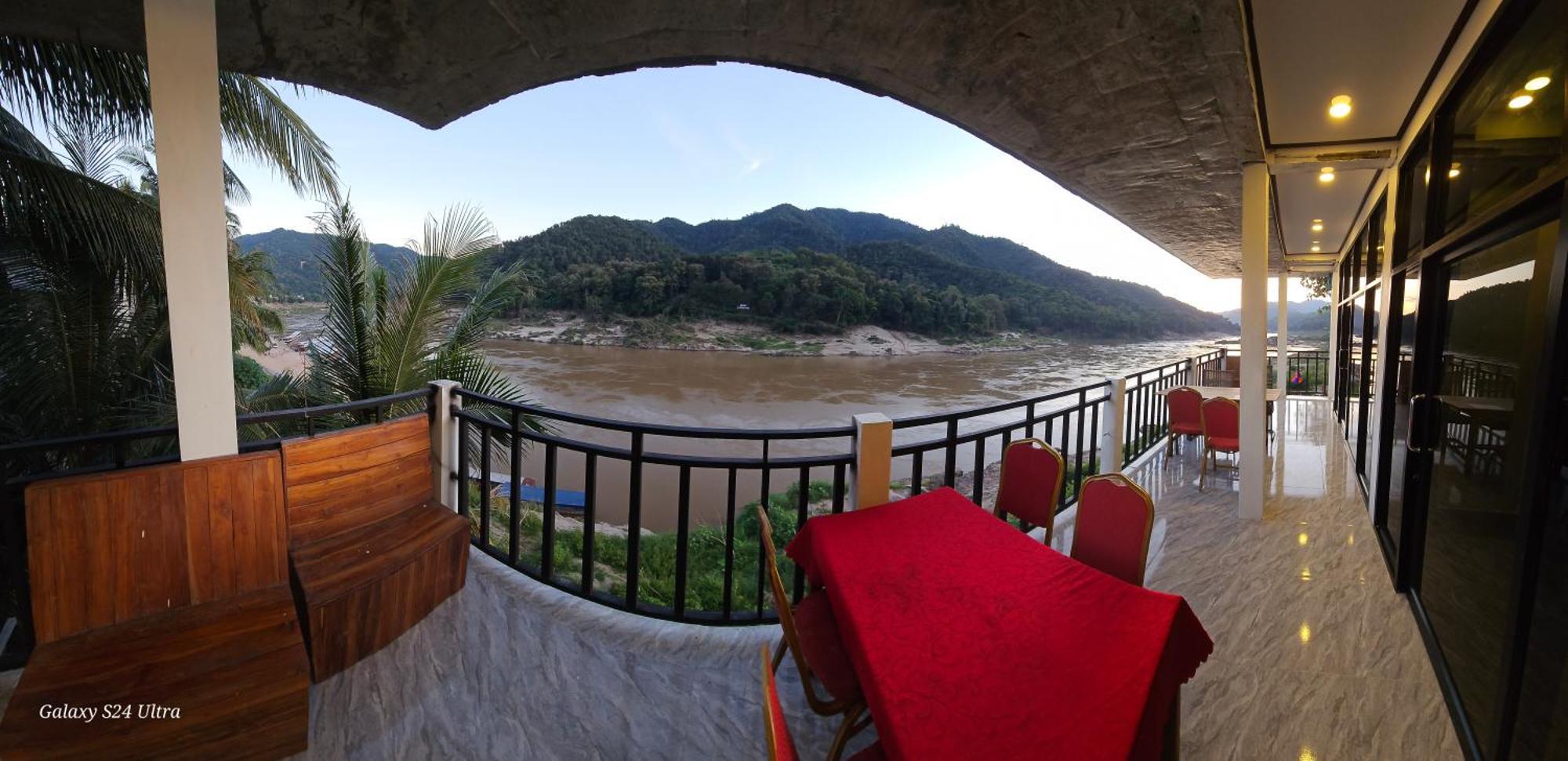Muang Pakbèng Inn Riverside Hostel Pb מראה חיצוני תמונה