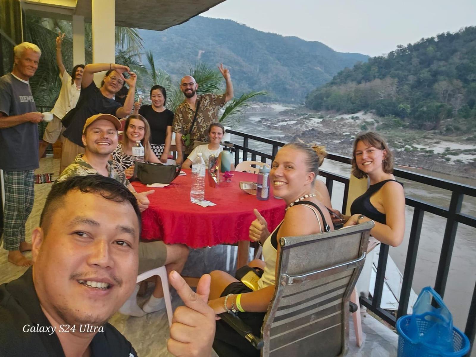 Muang Pakbèng Inn Riverside Hostel Pb מראה חיצוני תמונה