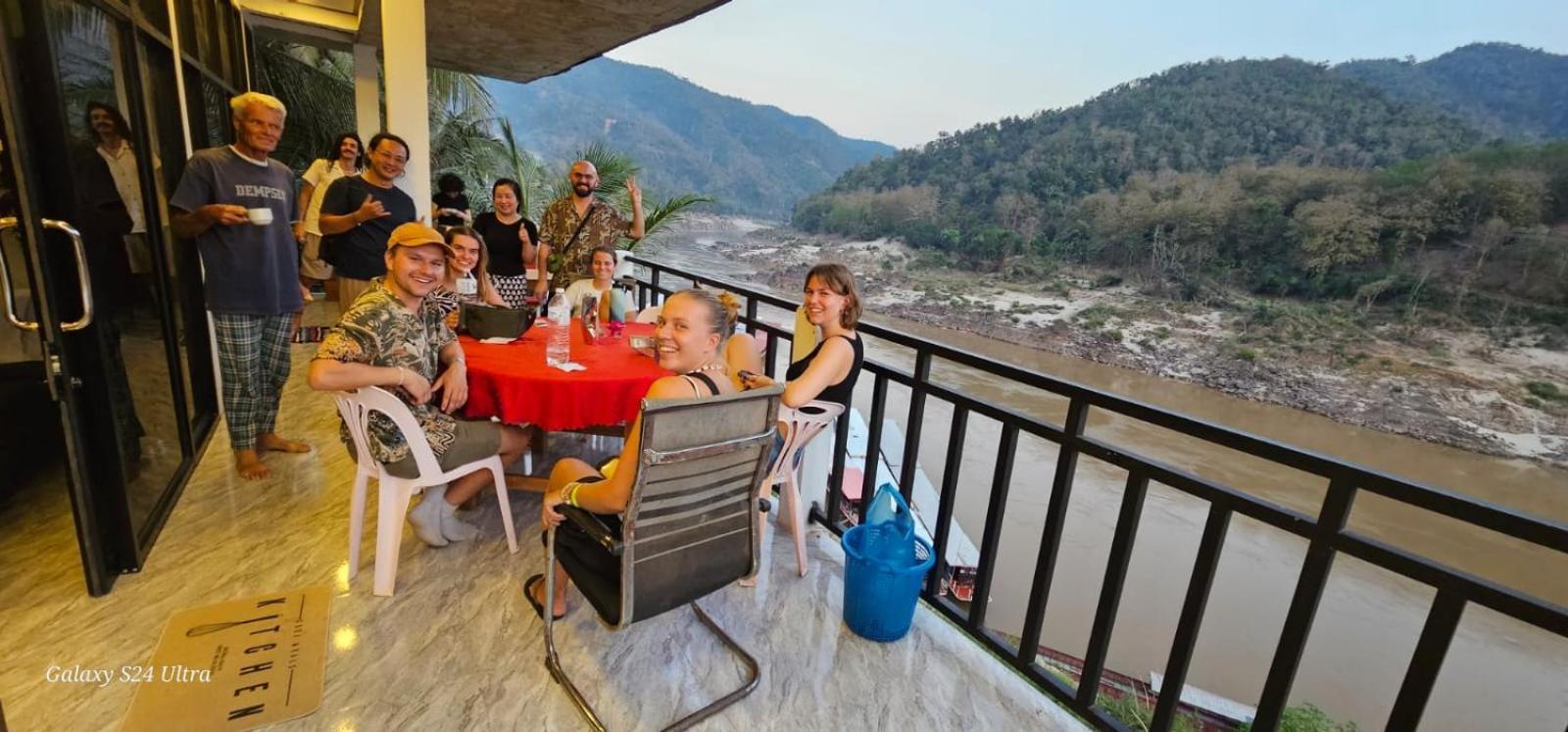 Muang Pakbèng Inn Riverside Hostel Pb מראה חיצוני תמונה