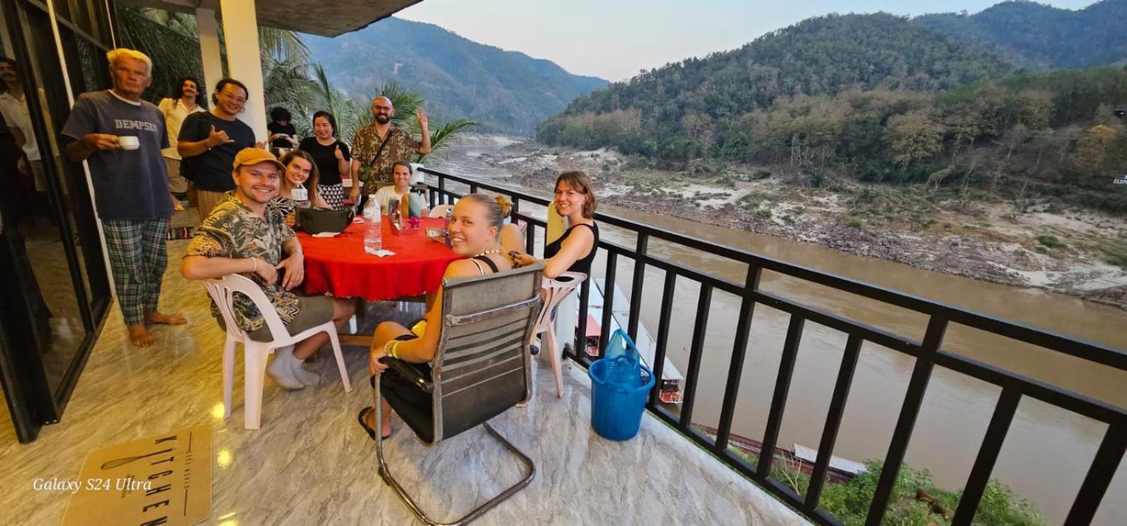 Muang Pakbèng Inn Riverside Hostel Pb מראה חיצוני תמונה