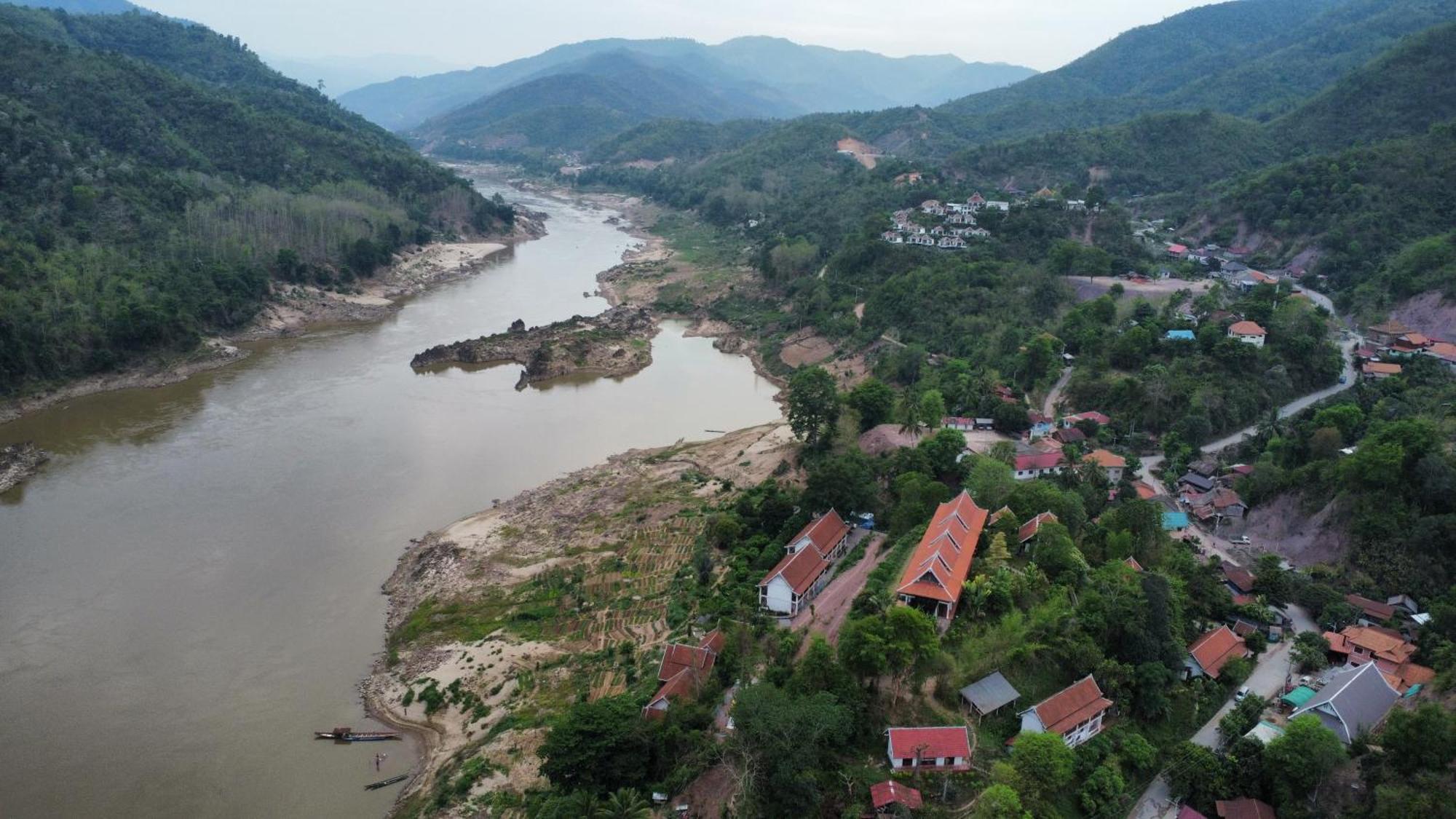 Muang Pakbèng Inn Riverside Hostel Pb מראה חיצוני תמונה